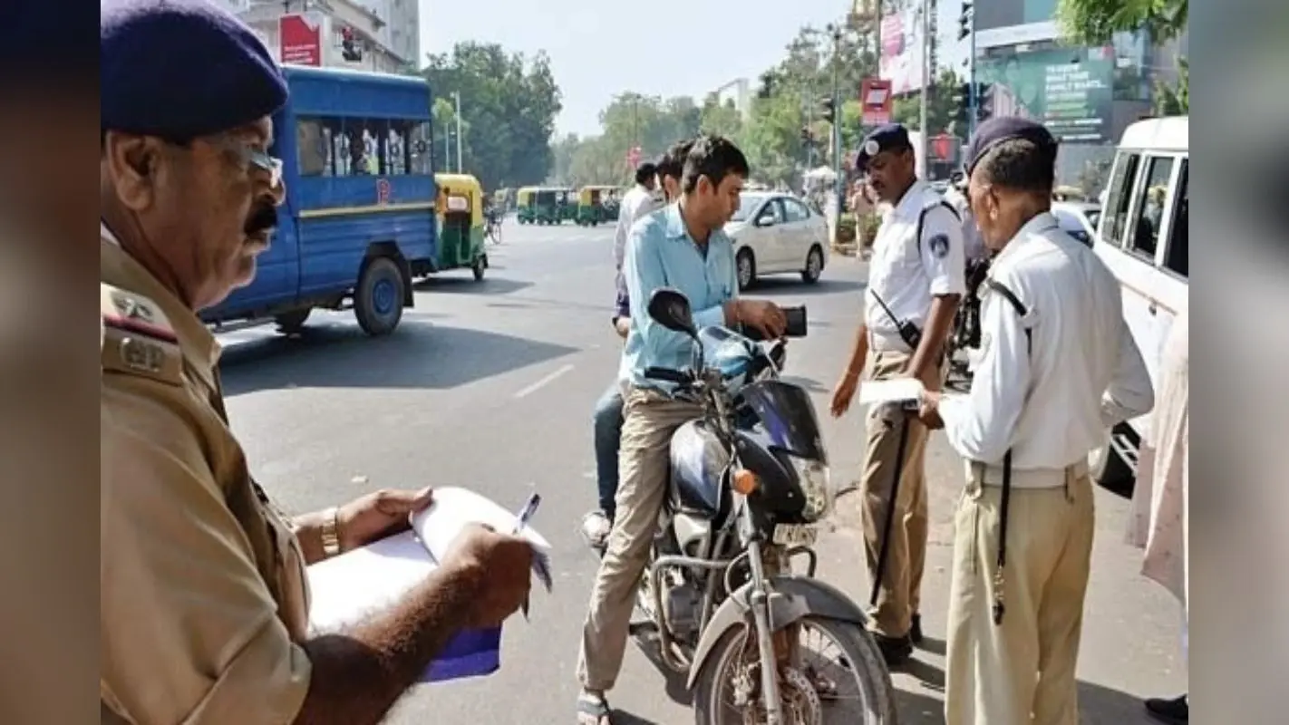 चालान से बचने में मदद करता है फ्री का यह मोबाइल ऐप, रेड लाइट जंप करते मिल जाएगा अलर्ट