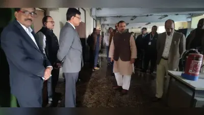 UP Co-operative Bank: यूपी कोऑपरेटिव बैंक के आठवें फ्लोर पर लगी आग, आग से बाउचर रूम जला, मंत्री पहुंचे