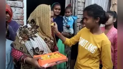 Uttarkashi Tunnel Rescue: लखीमपुर के मनजीत के परिवार में छायी खुशी, सुरंग से बाहर आने पर बांटी मिठाई