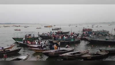 Varanasi News: गंगा में नाव चलाने के लिए लेना होगा लाइसेंस, अब पल भर में ही मिल जाएगा संचालक का बायोडाटा