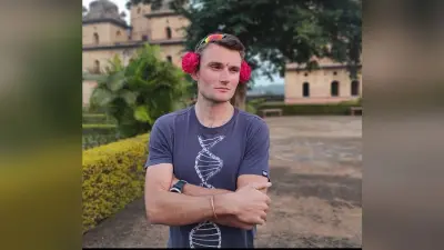 लंदन से साइकिल चलाकर मां के साथ बनारस पहुंचें ल्यूक, मकसद जान कर आप भी हो जाएंगे भावुक