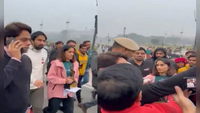 Wrestlers vs WFI: मेडल लौटाने PMO जा रहीं विनेश फोगाट को पुलिस ने रोका, कर्तव्य पथ पर छोड़ा अर्जुन अवॉर्ड