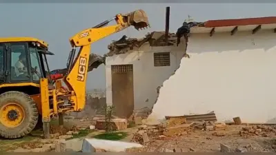 UP News : यमुना विकास प्राधिकरण का टप्पल में चला बुलडोजर, 7 अवैध कालोनियां ध्वस्त