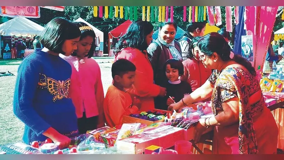 झारखंड : पौष मेला का आनंद लेने के लिए लोगों की उमड़ी भीड़
