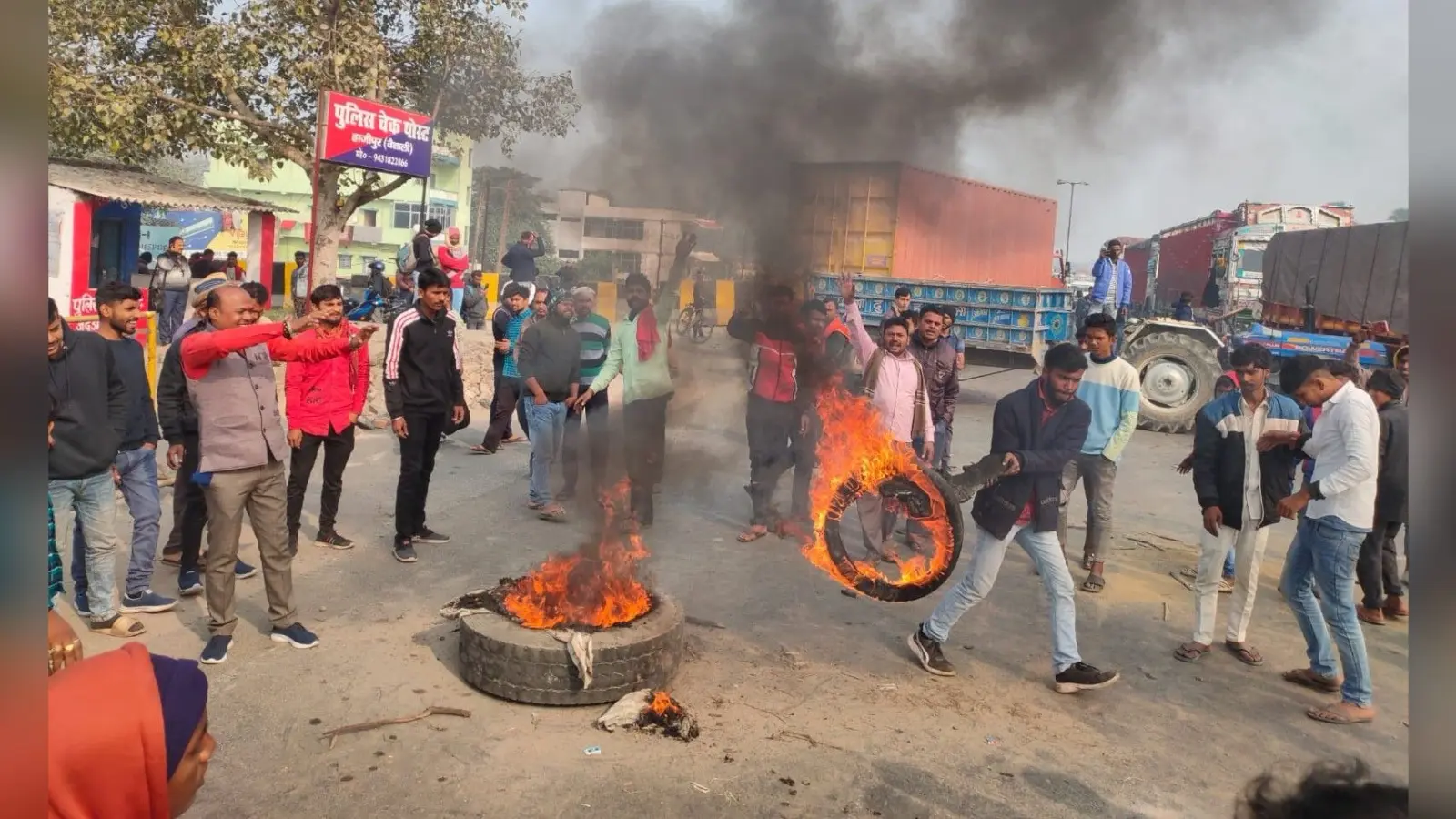 Hit And Run Law कानून के विरोध सड़क पर उतरे चालक, ट्रक से लेकर प्राइवेट वाहनों की लगी लंबी कतार