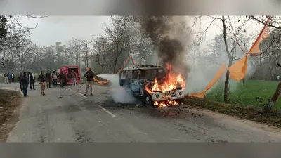 मुजफ्फरपुर में हाईवा ने 3 साल के बच्चे को रौंदा, फूटा लोगों का गुस्सा, पुलिस की गाड़ी में लगाई आग