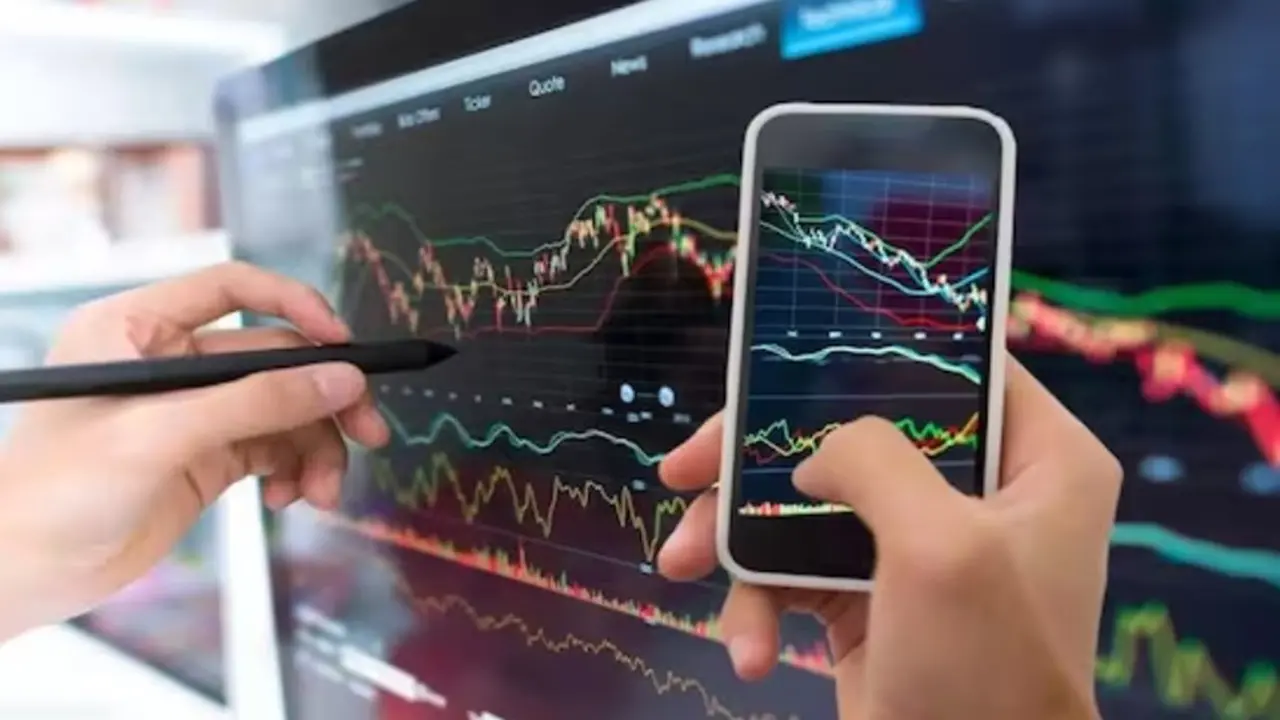 ZEE Share Crash: सोनी के साथ मर्जर रद्द होने की खबर से 30% तक टूटा शेयर, BSE एक्सचेंज ने लिया बड़ा फैसला