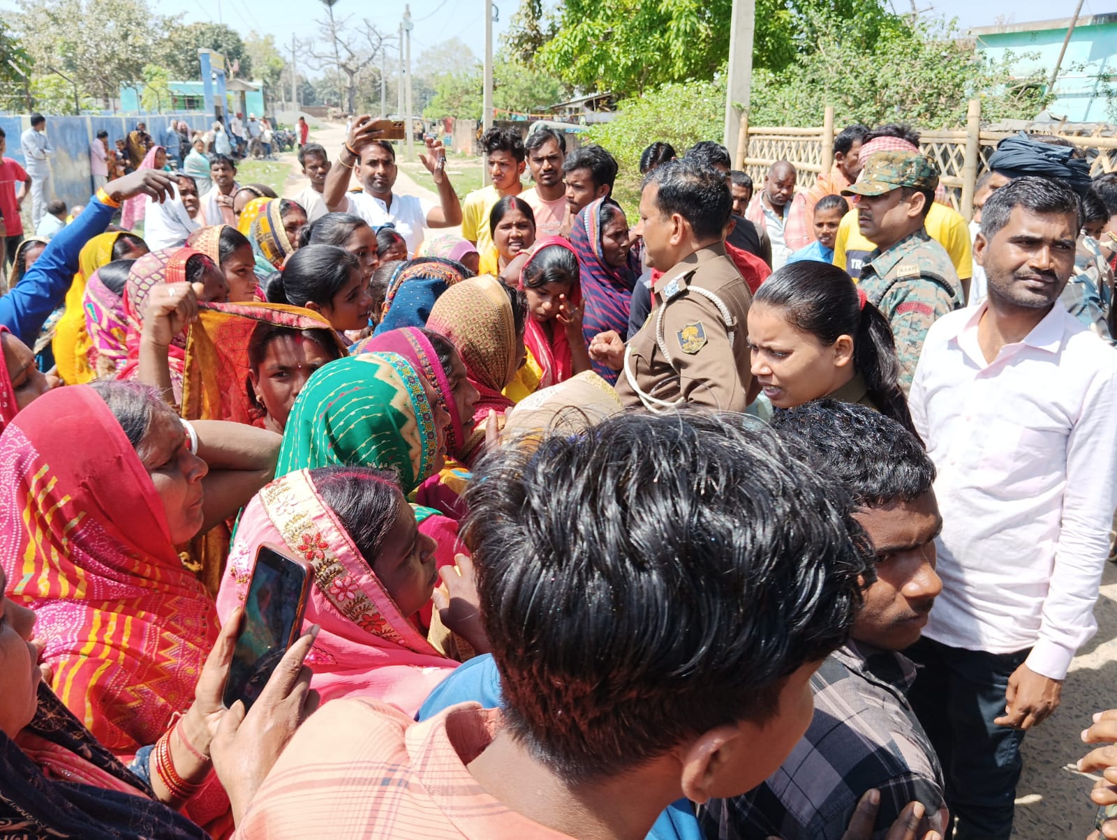 Bihar Crime News: पुलिस पर भड़की नाथनगर की महिलायें, पढ़िए क्यों करने लगी थाने का घेराव