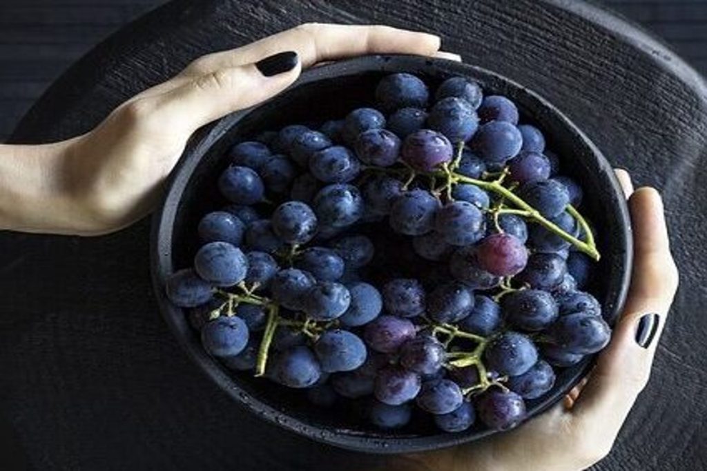 Black Grapes