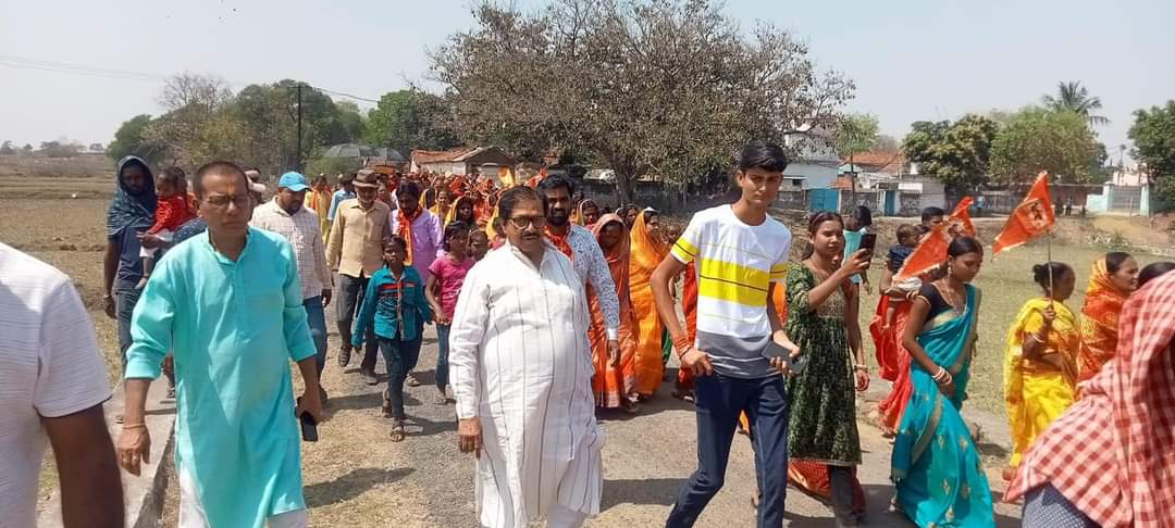 श्रीमद्भागवत कथा को लेकर निकाली गयी कलश यात्रा, पूर्व विधायक हुए शामिल