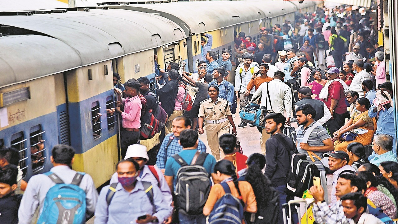 Bihar News: ट्रेन में व पटना जंक्शन पर चोर व झपटमार का आतंक, जानिए यात्रियों को कैसे बना रहे शिकार..