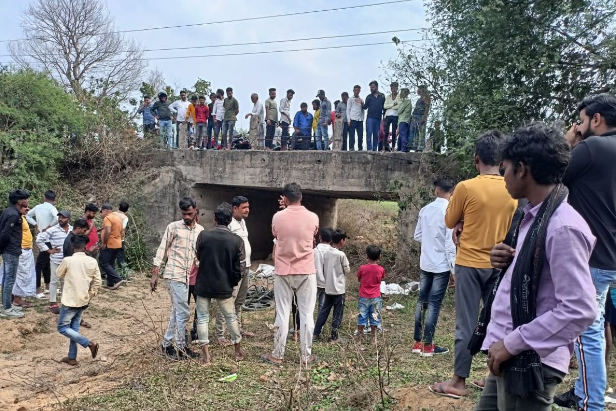 Road Accident: झारखंड के पलामू में दो छात्रों की मौत, दो की हालत गंभीर, नौवीं की परीक्षा देकर एक बाइक ही पर निकले थे घूमने