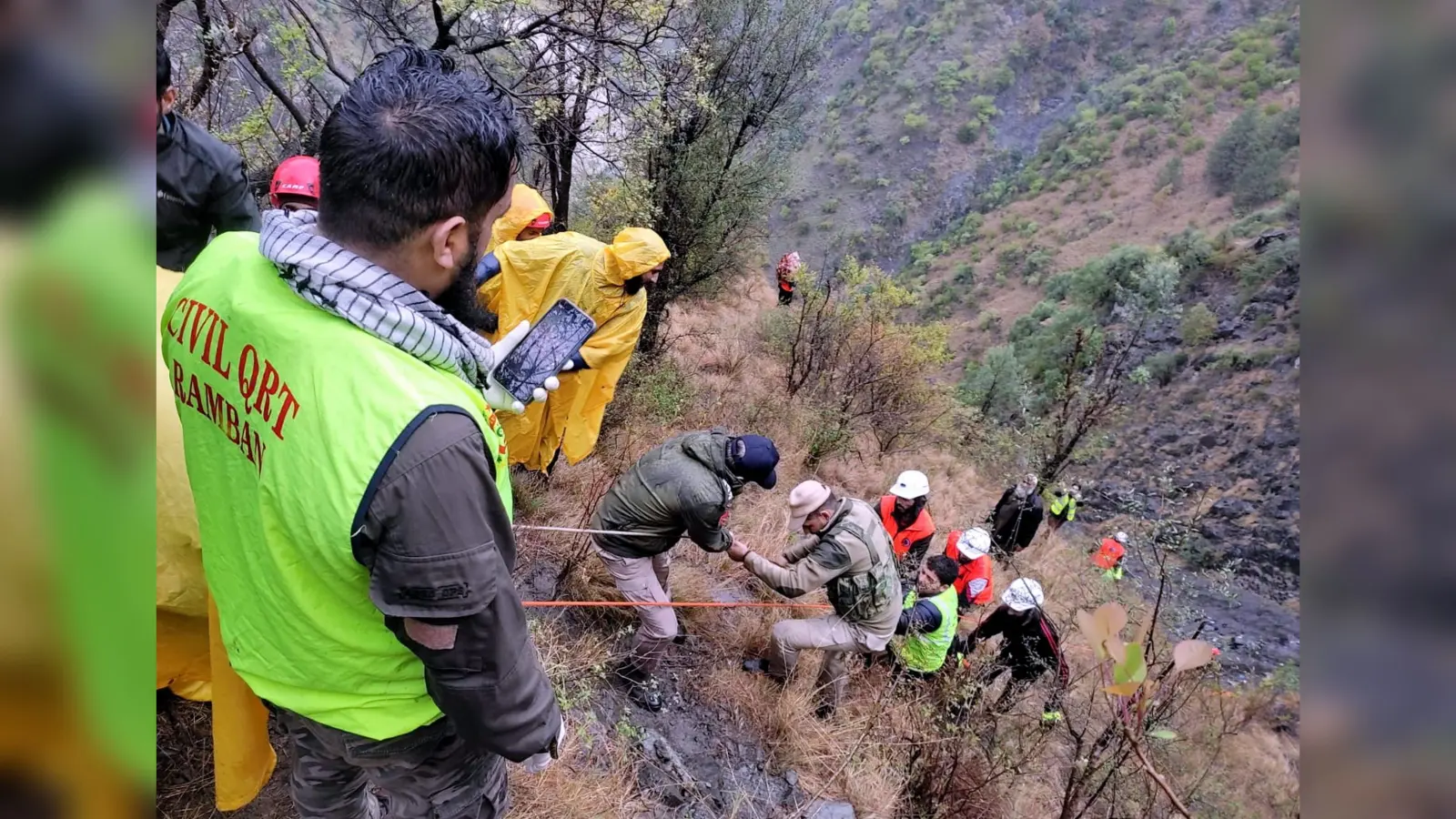 जम्मू-कश्मीर में गहरी खाई में कार गिरने से बिहार निवासी की भी मौत, 10 लोग काल के मुंह में समाए