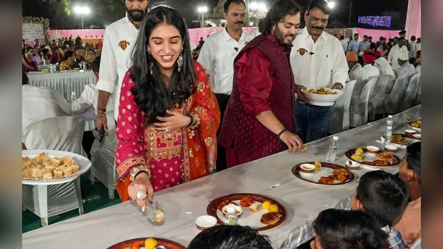 Anant Ambani-Radhika Merchant Pre Wedding: सिर्फ सुंदरता ही नहीं, संस्कारों में भी अव्वल है अंबानी परिवार की होने वाली बहू