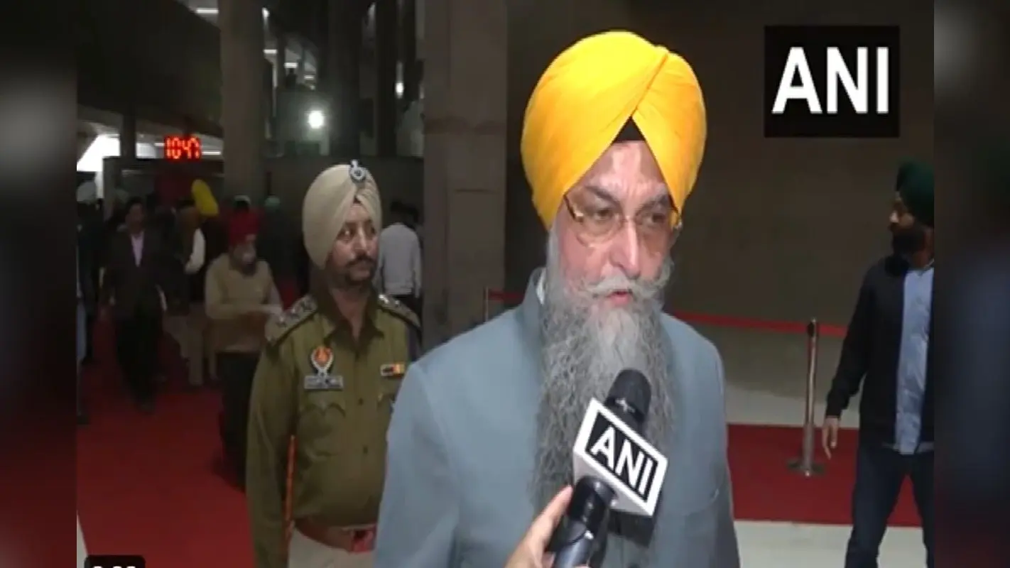 Punjab Assembly: किसानों के मुद्दों पर पंजाब विधानसभा में जमकर हंगामा, कांग्रेस विधायकों ने की ये मांग