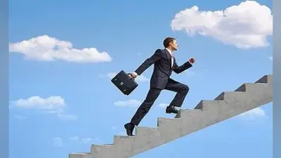 Astro Tips: क्या आपको भी जीवन में हमेशा दो रास्ते नजर आते हैं, जानिए कौन-सा चुनना चाहिए राह