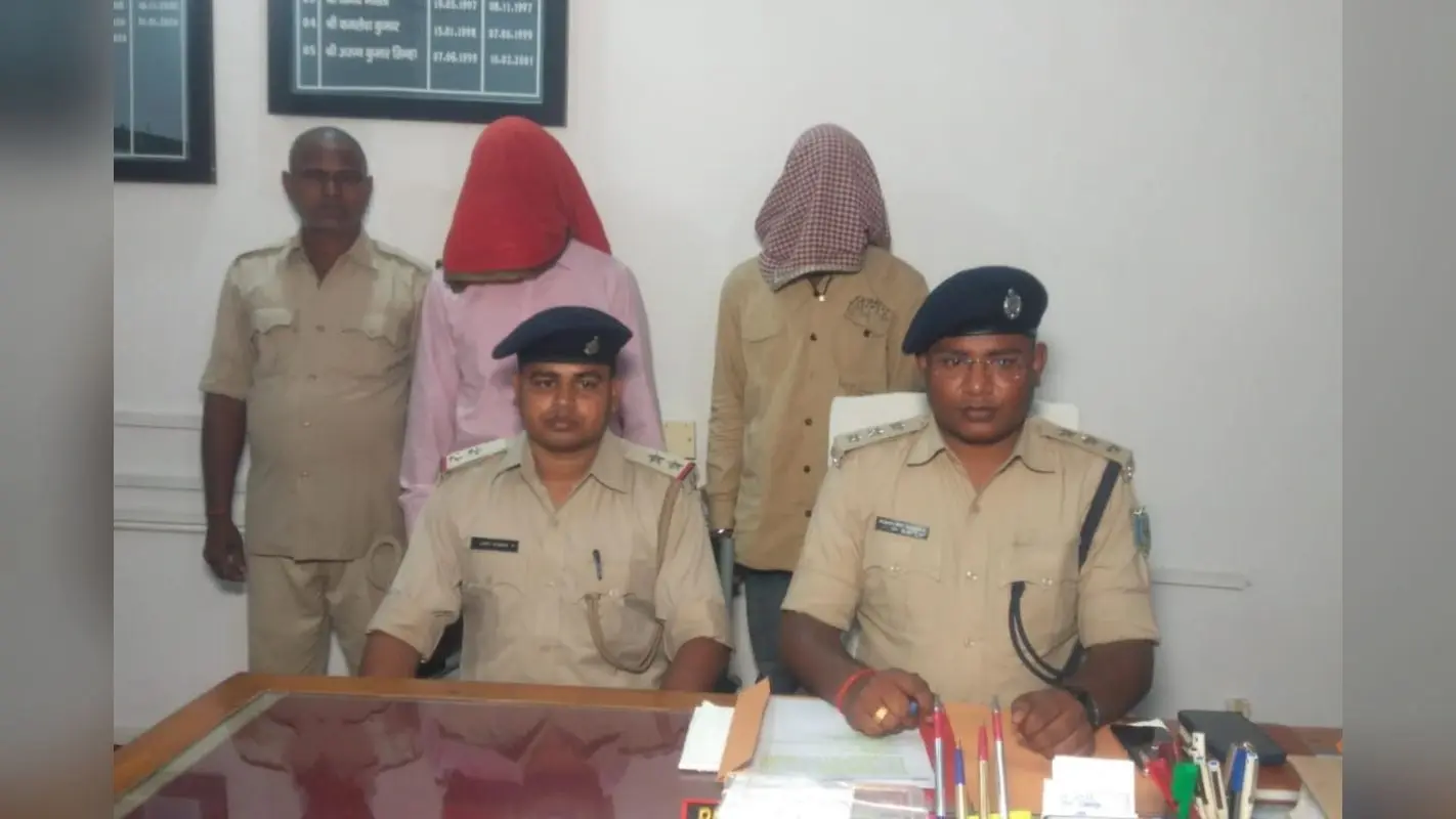 चतरा : पुलिस ने 4 किलो अफीम के साथ दो तस्करों को किया गिरफ्तार, हरियाणा में खपाने की थी तैयारी