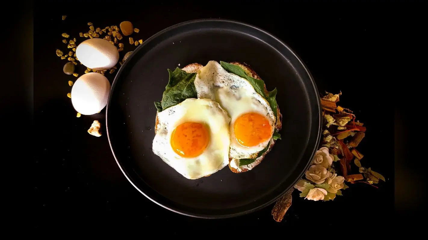 Best Way to Eat Eggs: अंडा खाने का सबसे सही तरीका कौन सा है? यहां पाएं जवाब