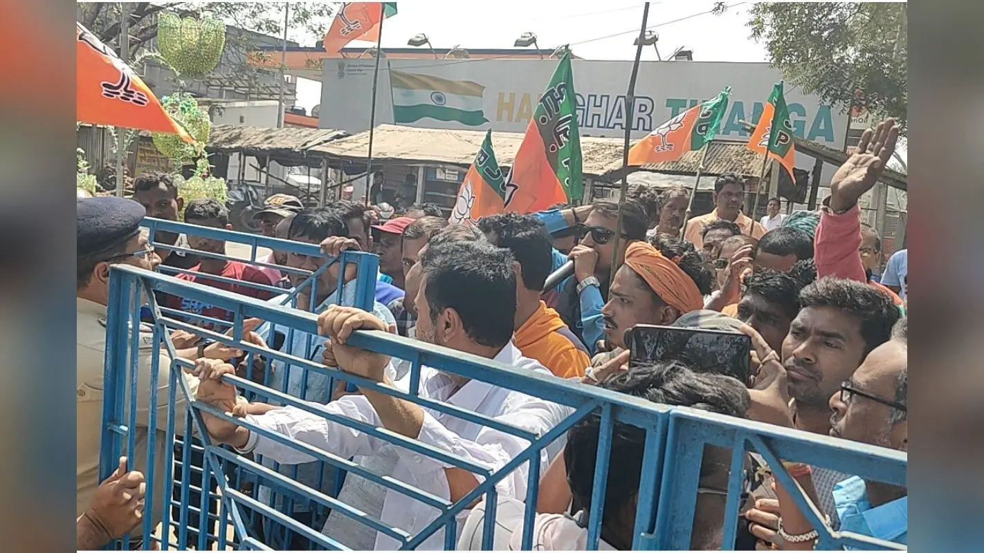 पश्चिम बंगाल : कांकसा बूथ अध्यक्ष हत्या मामला फिर गरमाया, भाजपा किसान मोर्चा ने किया हंगामा