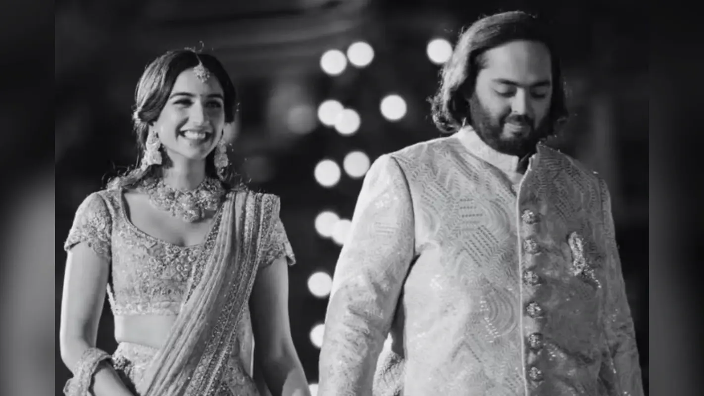 Anant Ambani-Radhika Merchant: प्री वेडिंग में राधिका की ब्राइडल एंट्री आपने देखी क्या? वर्षों तक करेगा ट्रेंड