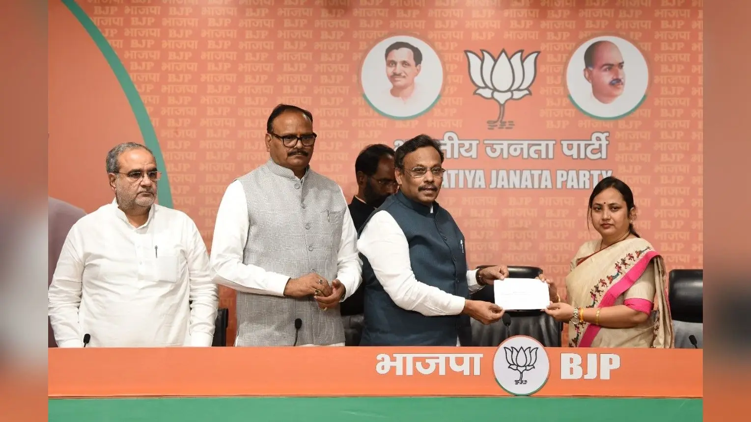 Lok Sabha Election 2024: सांसद संगीता आजाद बीजेपी में शामिल, लोकसभा चुनाव से पहले बीएसपी को एक और झटका