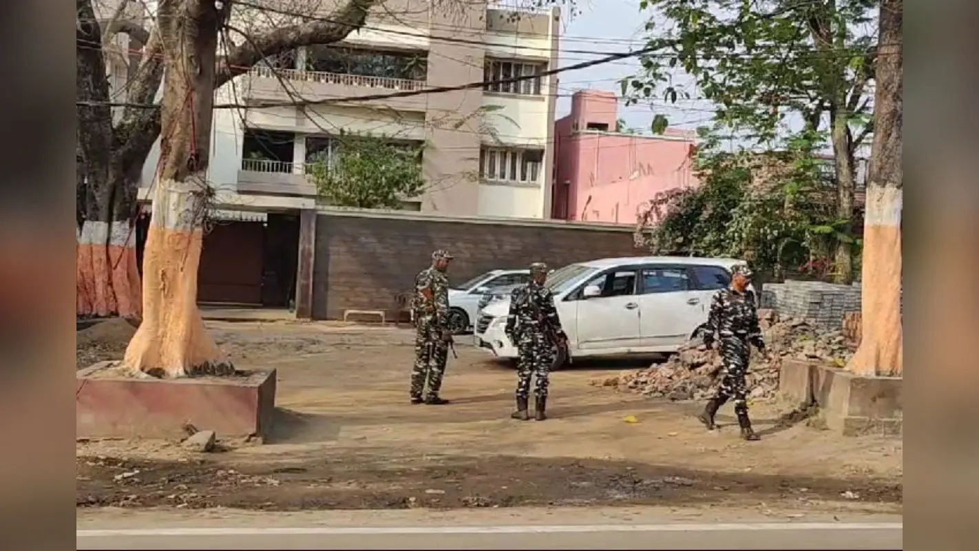 धनबाद में उद्योगपति विकास गाडयान व गोपाल सिंघल के आवास में दूसरे दिन आईटी की छापेमारी, जब्त सामानों की तैयार हो रही सूची