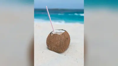 Coconut Water Benefits: खाली पेट नारियल पानी पीने के हैं कई चमत्कारी फायदे, यहां जानें