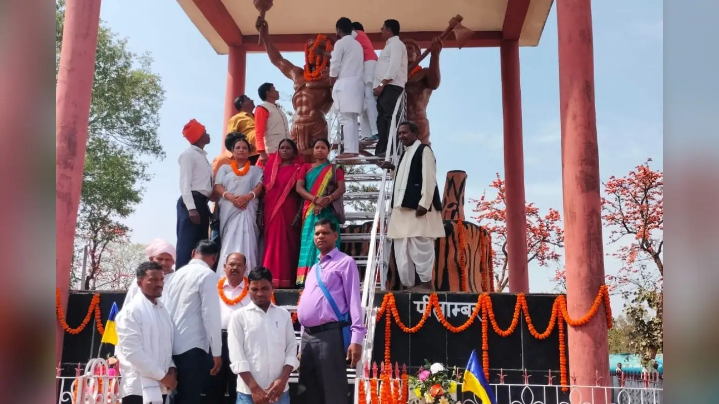 लातेहार में मनाया गया अमर शहीद नीलांबर-पीतांबर का 165 वां शहादत दिवस, पढ़ें उनकी वीर गाथा