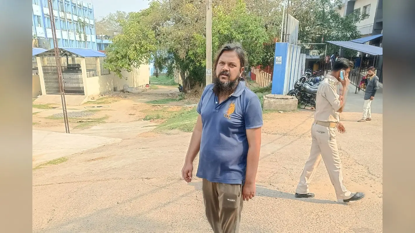 धनबाद में मां को जिंदा बताकर चार दिनों तक घर में रखा शव, मृत घोषित करने पर डॉक्टरों से उलझा