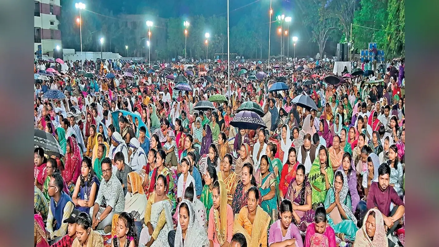 रांची में हजारों विश्वासी पास्का जागरण के साक्षी बने, आर्चबिशप बोले-अंतरात्मा को पुनर्जीवित प्रभु की उपस्थिति से भरें