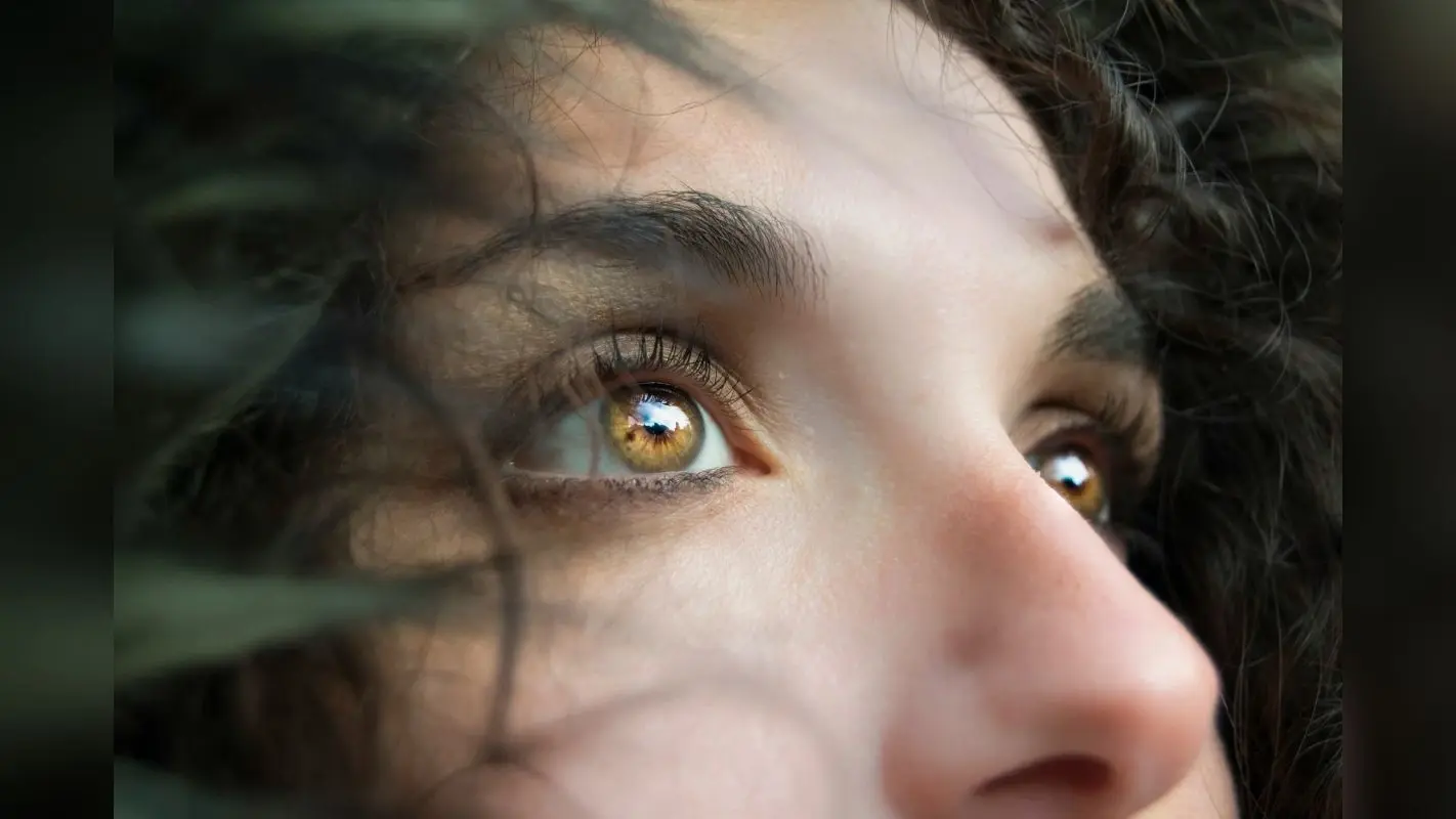 Eye Care Tips: बिना ग्लासेज के देखने में हो रही दिक्कत? इन तरीकों से हटाएं चश्मा