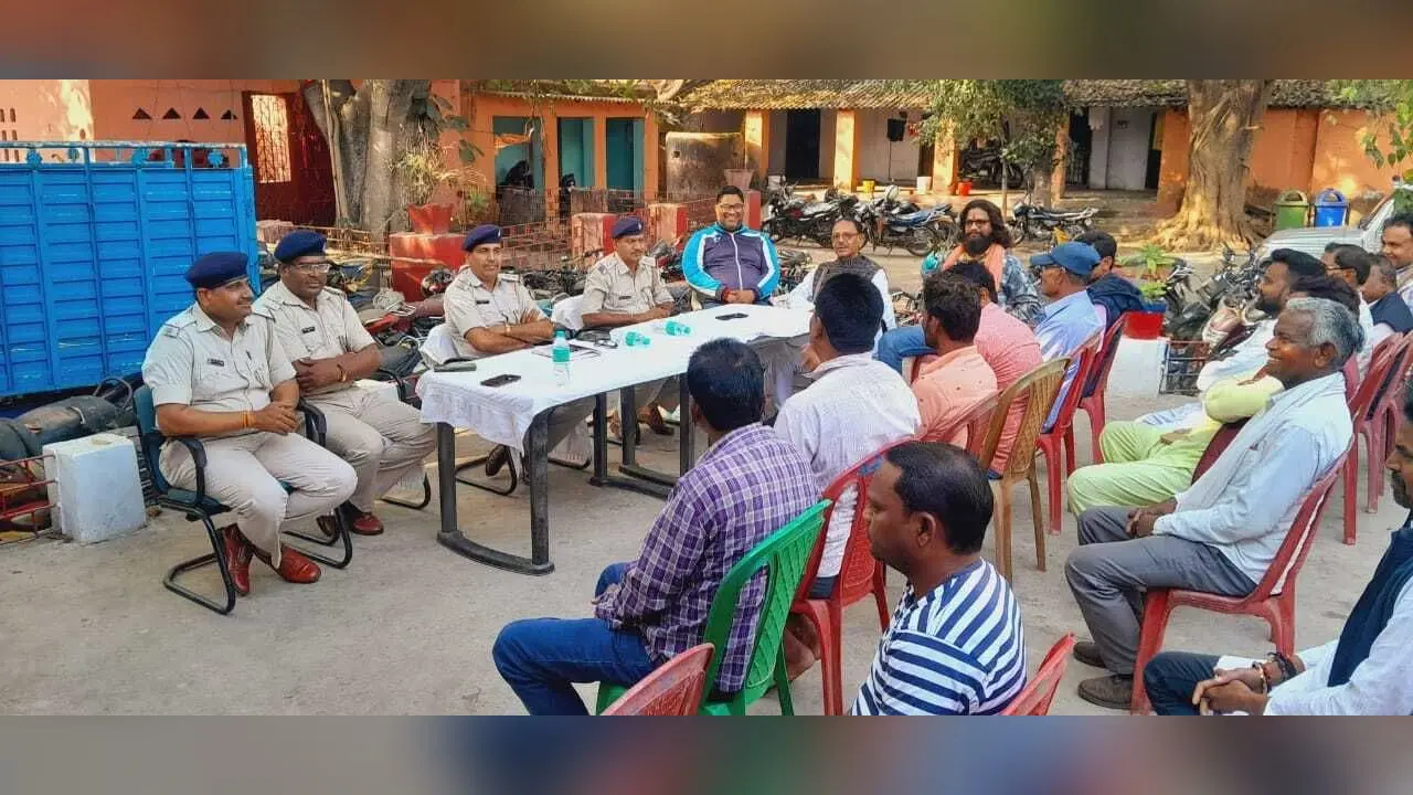 चितरा : होली व रमजान में शांति-व्यवस्था बनाये रखने के लिए पुलिस बलों की होगी तैनाती