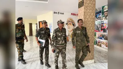 आईजी व डीआईजी ने नक्सल प्रभावित बूथों का किया निरीक्षण