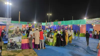 रिसालदार बाबा मैदान में ईद एक्सपो शुरू, खुले मैदान में खरीदारी का लुत्फ उठा रहे लोग