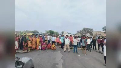 चंदवारा में हादसे के बाद रोड जाम, पथराव में थाना प्रभारी घायल