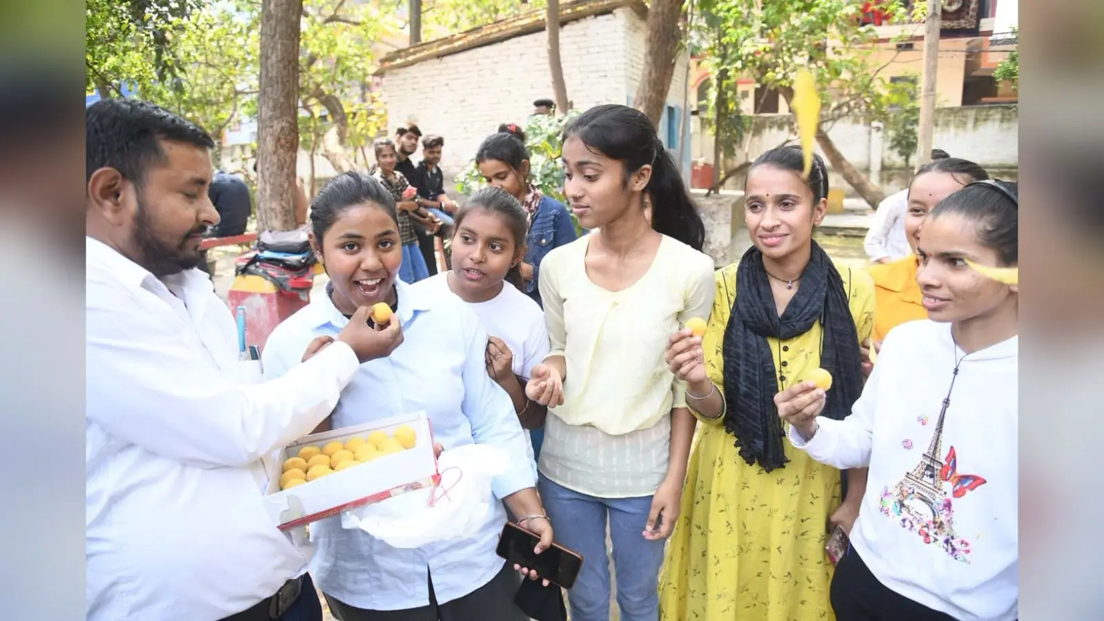 Bihar Board 10th Result के टॉपर्स होंगे मालामाल, मिलेगा मेडल, लैपटॉप और नकद पुरस्कार