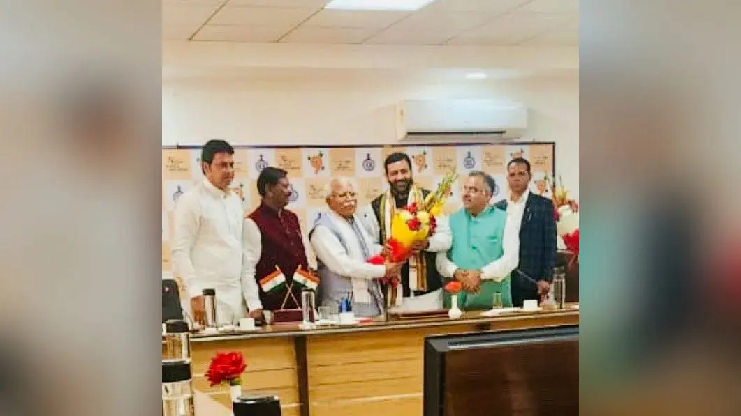 Haryana News: सीएम मनोहर लाल खट्टर समेत उनके मत्रिमंडल ने दिया इस्तीफा, बीजेपी-जेजेपी गठबंधन टूटना तय