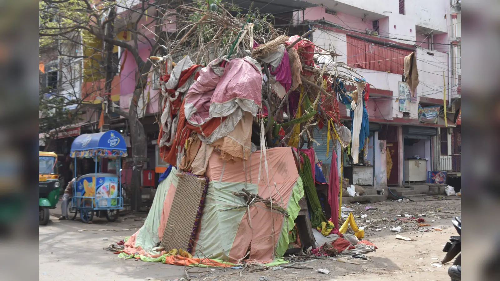 Holi 2024: होलिका दहन के साथ शुरू हुआ रंगों का त्योहार, गया में इस दिन होगी मटका फोड़ होली