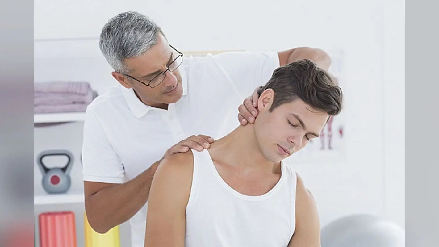 Home Remedies For Neck Pain Relief: लंबे समय से गर्दन में दर्द से हैं परेशान तो अपनाएं ये घरेलू उपाय
