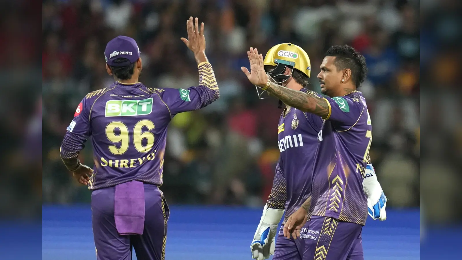 IPL 2024: सुनील नारायण के तूफान में उड़ा आरसीबी, विराट की पारी बेकार, देखें तस्वीरें