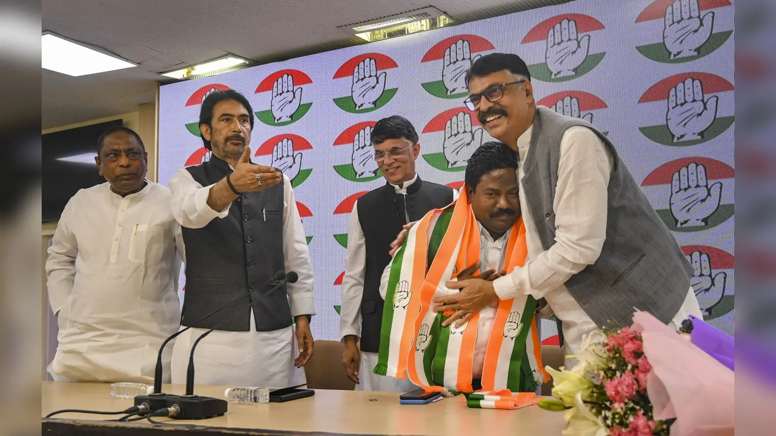 Jharkhand Politics: जानिए लोकसभा चुनाव से पहले क्यों बीजेपी छोड़ कांग्रेस में शामिल हो गये जेपी पटेल, Video