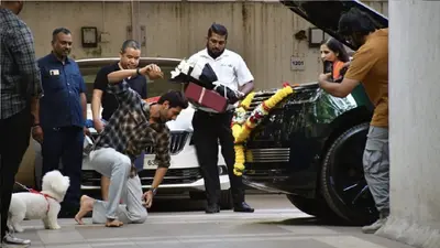 कार्तिक आर्यन ने खरीदी कड़क रेंज रोवर एसवी, टोयोटा लैंड क्रूजर से है तगड़ी