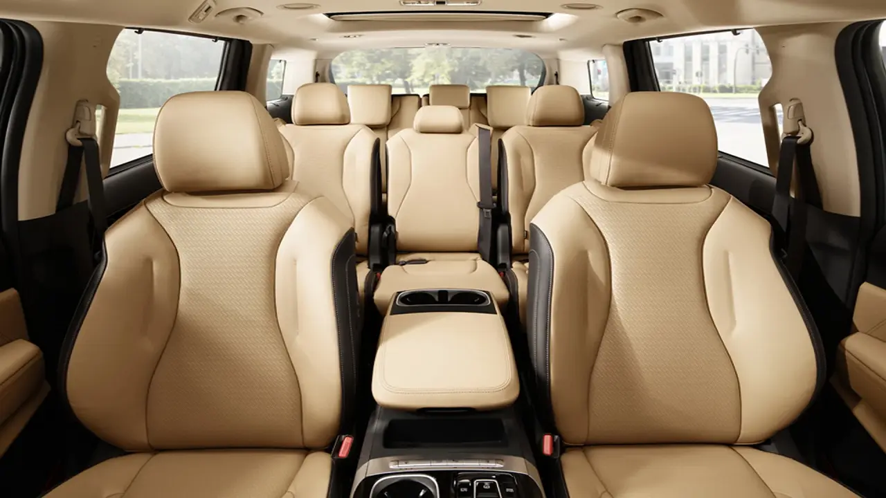 Kia Carnival Facelift कार है या मिनी फाइव स्टार होटल?