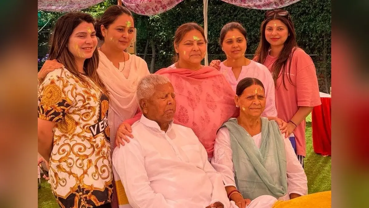 Bihar: राम लला का दर्शन करने अयोध्या जायेगा लालू परिवार, पीएम मोदी पर मीसा भारती का पलटवार