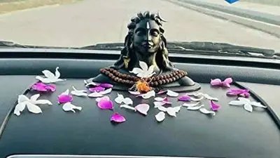 Mahashivratri: गाड़ियों के डैशबोर्ड पर क्यों लगाते हैं शिवजी की प्रतिमा?