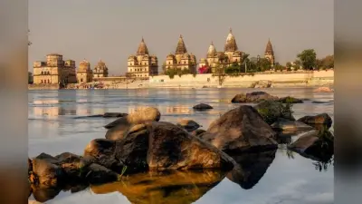 Places To Visit In Madhya Pradesh: मध्य प्रदेश जा रहे हैं घूमने तो इन अद्भुत जगहों को एक्सप्लोर करना न भूलें