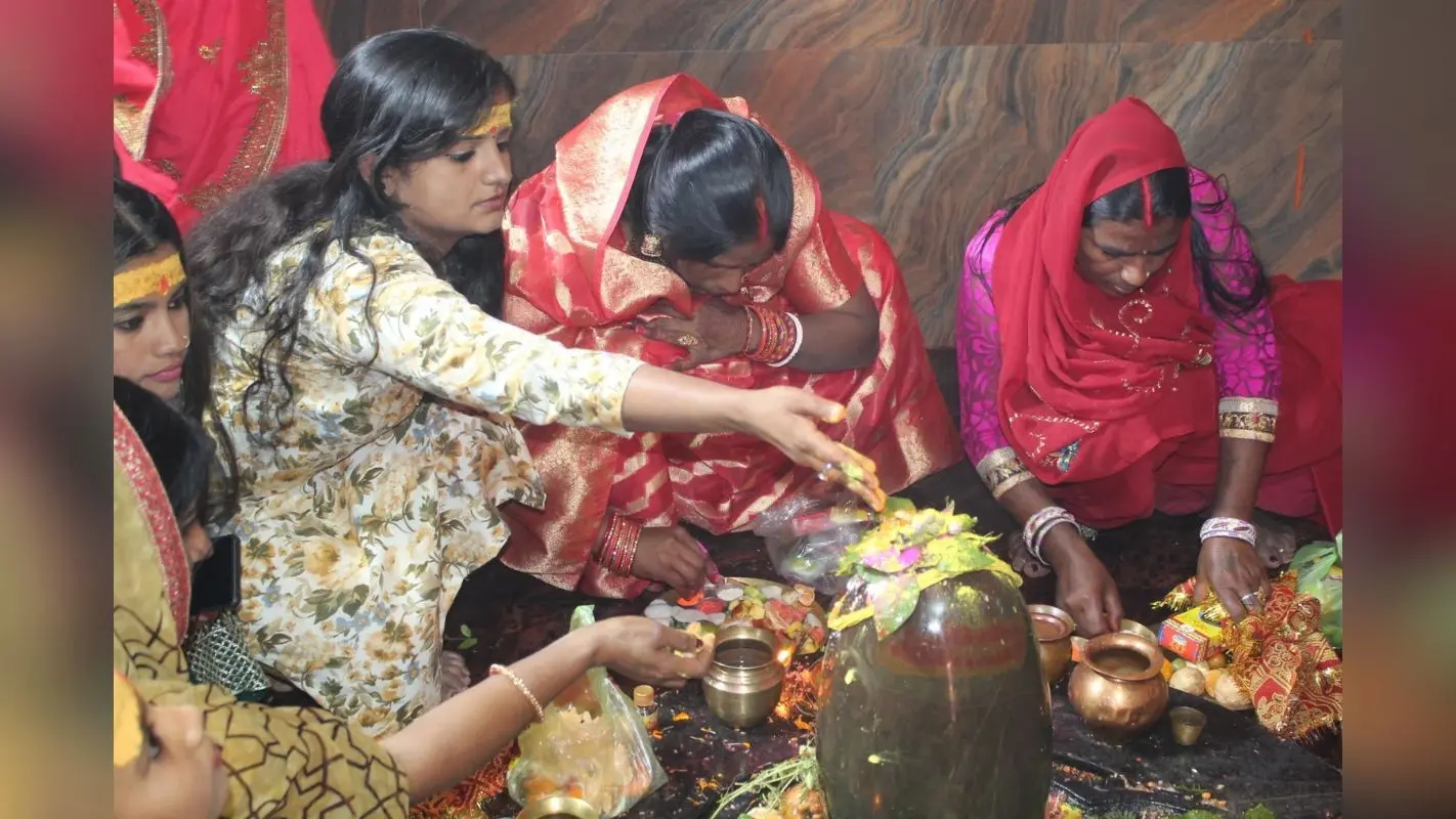 महाशिवरात्रि पर गिरिडीह के शिवालयों में उमड़ा आस्था का सैलाब, श्रद्धालुओं ने बाबा भोलेनाथ का किया जलाभिषेक