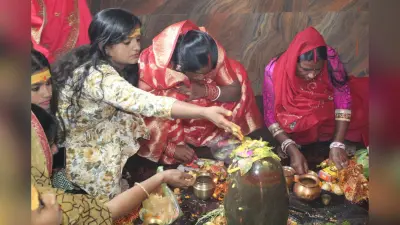 महाशिवरात्रि पर गिरिडीह के शिवालयों में उमड़ा आस्था का सैलाब, श्रद्धालुओं ने बाबा भोलेनाथ का किया जलाभिषेक