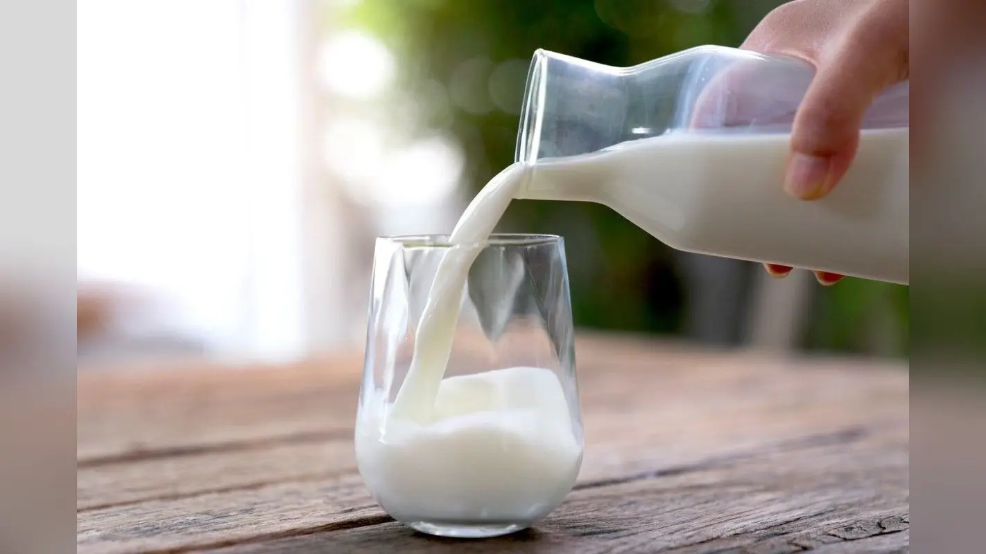 Milk: दूध में ये 3 चीजें मिलाकर पिएं, लोहे जैसा बन जाएगा शरीर