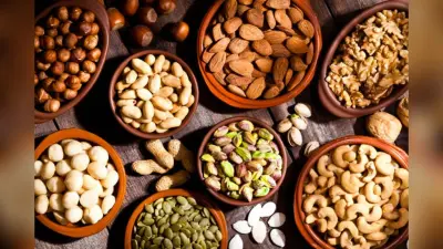 Nuts Benefits: गर्मियों में ताजगी और पोषण के लिए जरूर खाएं ये 6 नट्स